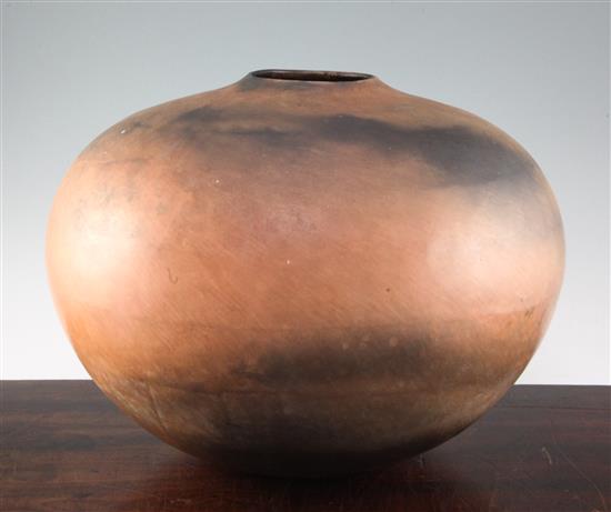 Gabrielle Koch. A large terracotta Studio pottery globular jar, dated 1985, 32 x 41cm